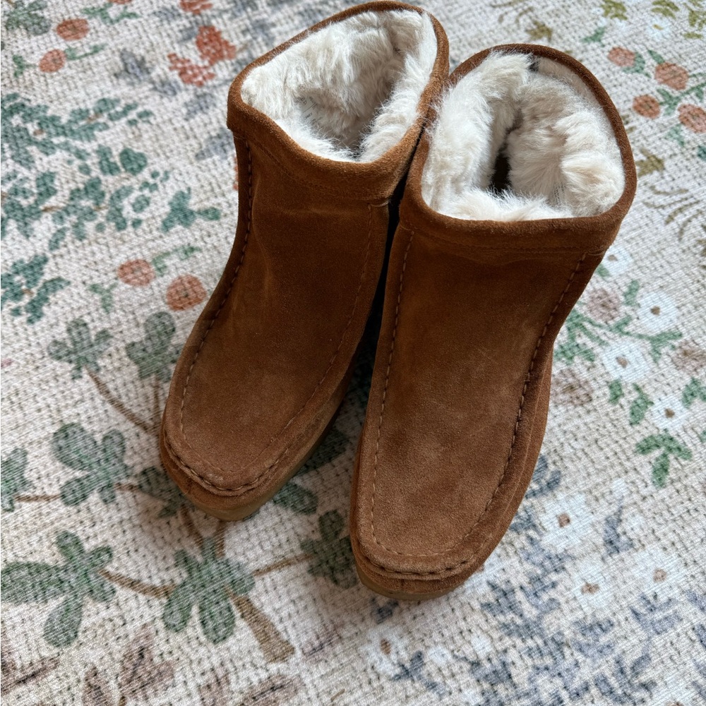 Clarks Women’s Wallabee Suede Ankle Boots with Fur Lining